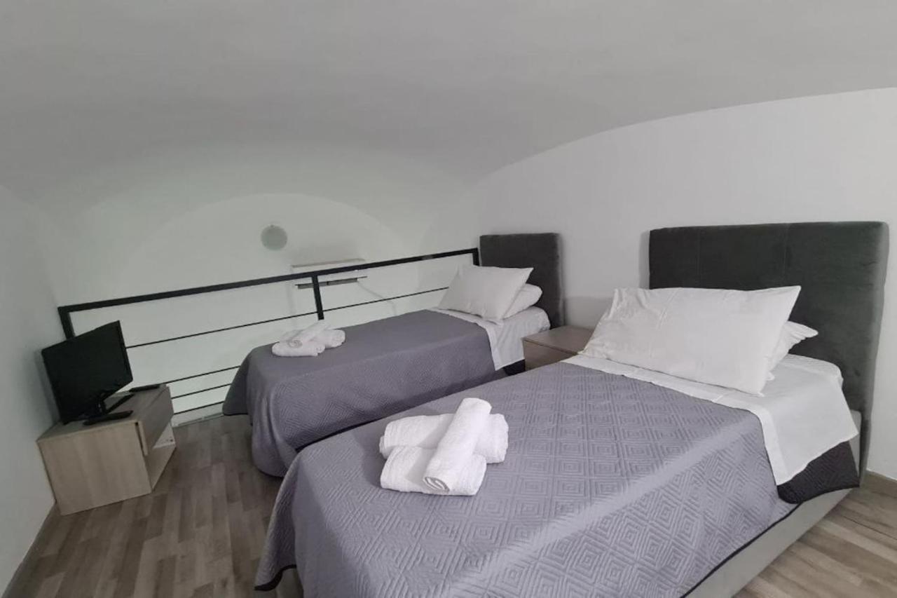 Pellegrino House - Stazione E Aeroporto Apartment Neapel